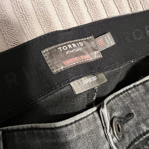 Torrid 18R black/gray jeans with cool design - Picture 5 of 5